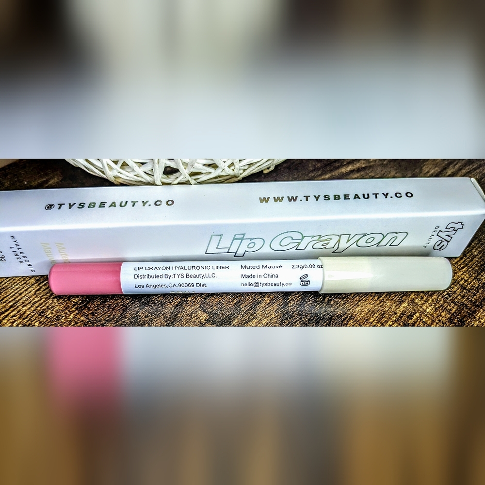 5/75$ TYS BEAUTY Lip Crayon Hyaluronic Liner - Picture 10 of 10